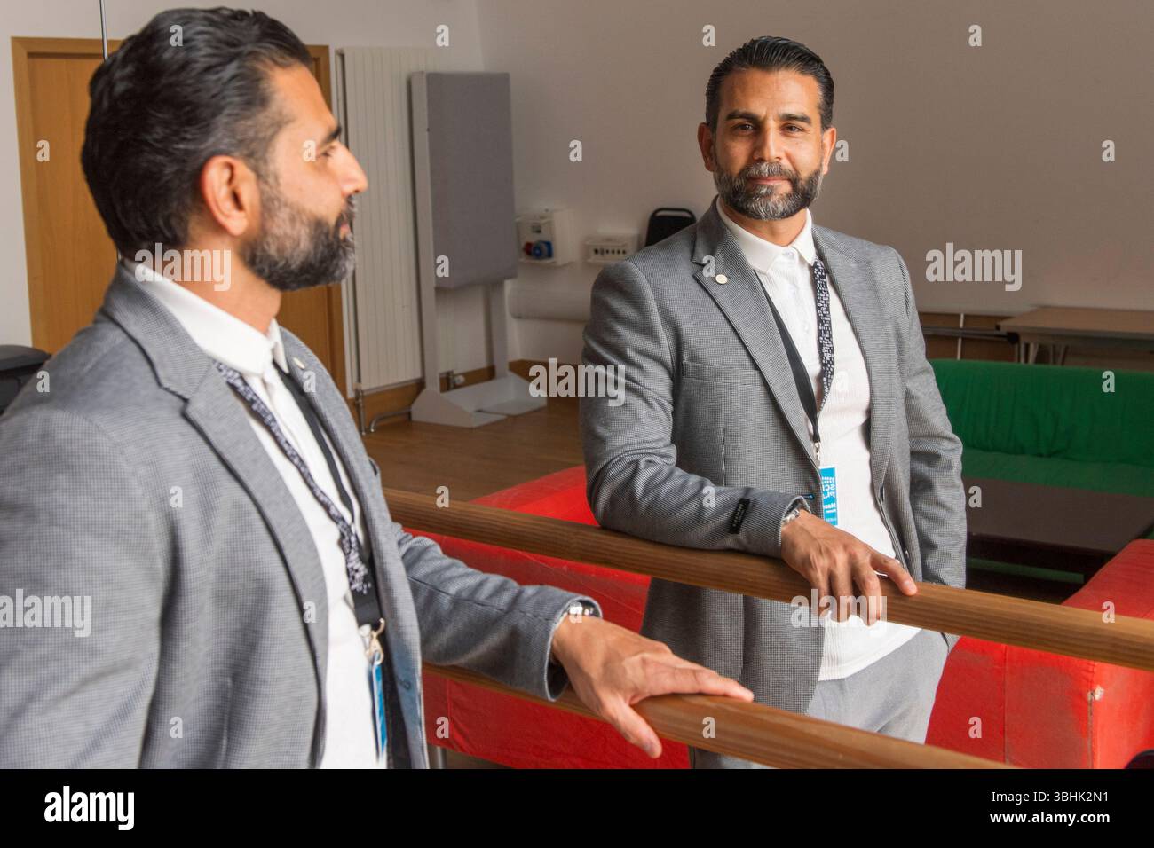 Il regista Hassan Nazer partecipa al festival Shetland Screenplay, celebrando il cinema e la narrazione con il pubblico delle isole. Foto Stock