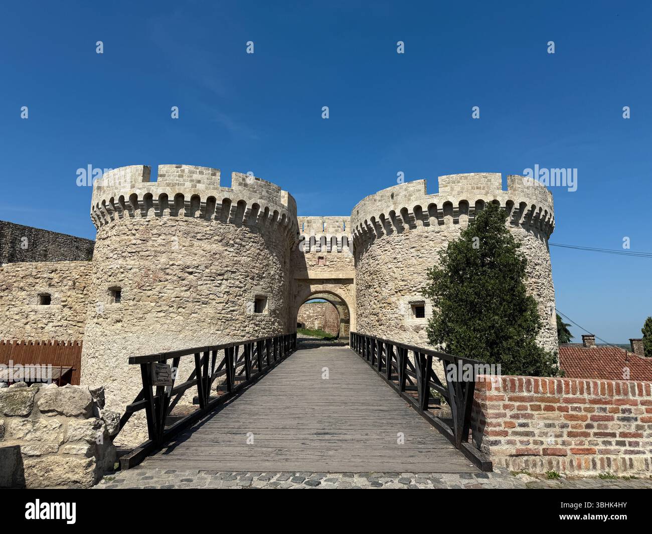 Porta di Zindan, fortezza di Belgrado, Belgrado, Serbia. - Immagine stock catturata con smartphone