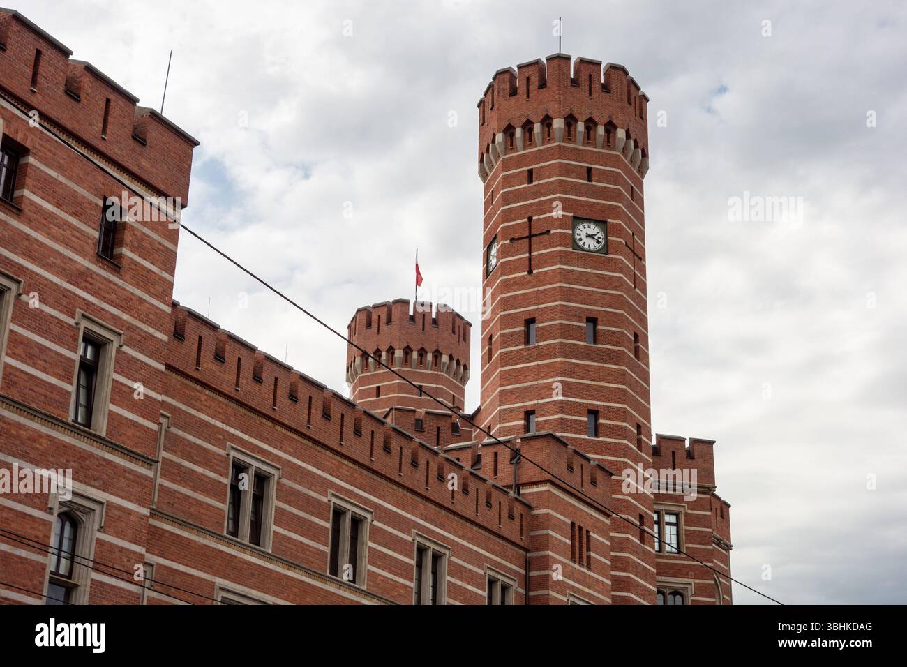 L'edificio storico rosso della prigione cittadina (Areszt Sledczy) a Breslavia, Polonia. Foto Stock