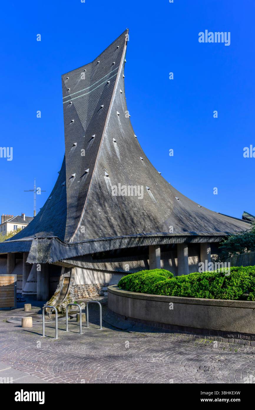 Chiesa di Santa Giovanna d'Arco (Église Sainte-Jeanne-d'Arc) a Rouen. Completato nel 1979 vicino al sito dove, nel 1431, Giovanna d'Arco fu bruciata per eresia. Foto Stock