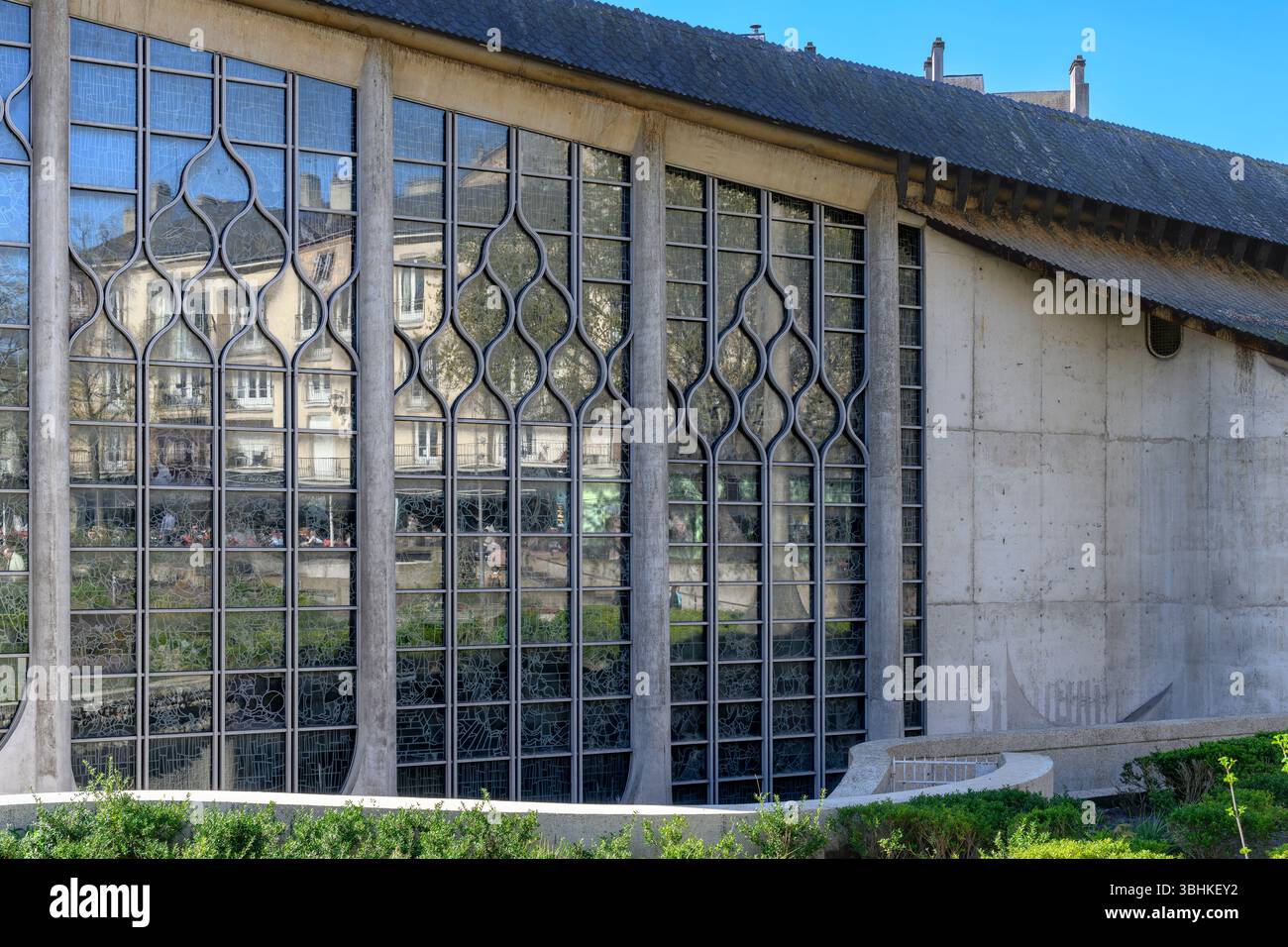 Chiesa di Santa Giovanna d'Arco (Église Sainte-Jeanne-d'Arc) a Rouen. Completato nel 1979 vicino al sito dove, nel 1431, Giovanna d'Arco fu bruciata per eresia. Foto Stock