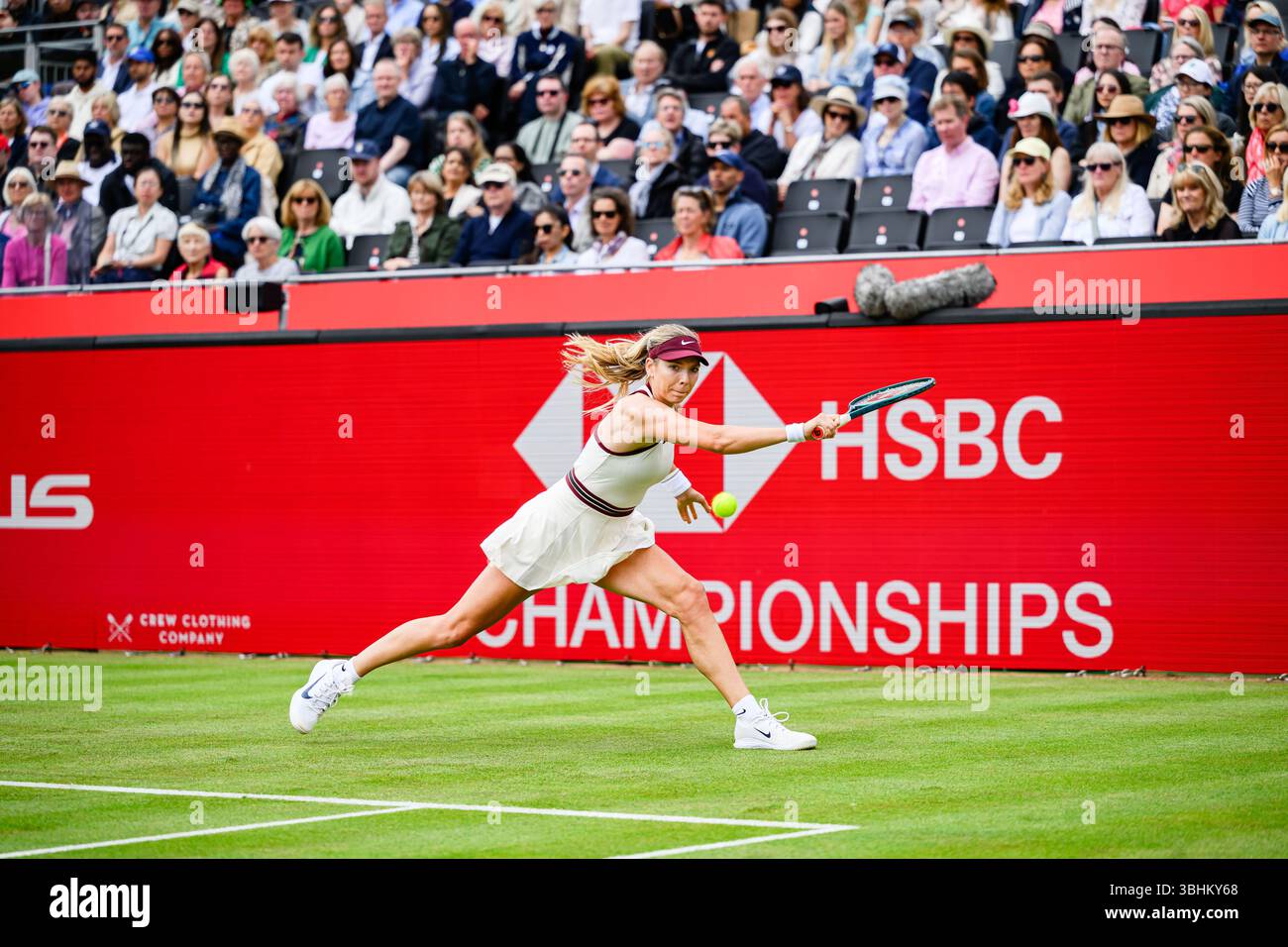 LONDRA, REGNO UNITO giugno, 10: Katie Boulter (GBR) in azione durante il Main Draw WTA Women's Singles Round 1 contro Ajla Tomljanovic (AUS) il giorno 2 dei Campionati HSBC 2025 al Queen's Club martedì 10 giugno 2025 a LONDRA, REGNO UNITO. Crediti: Taka Wu/Alamy Live News Foto Stock