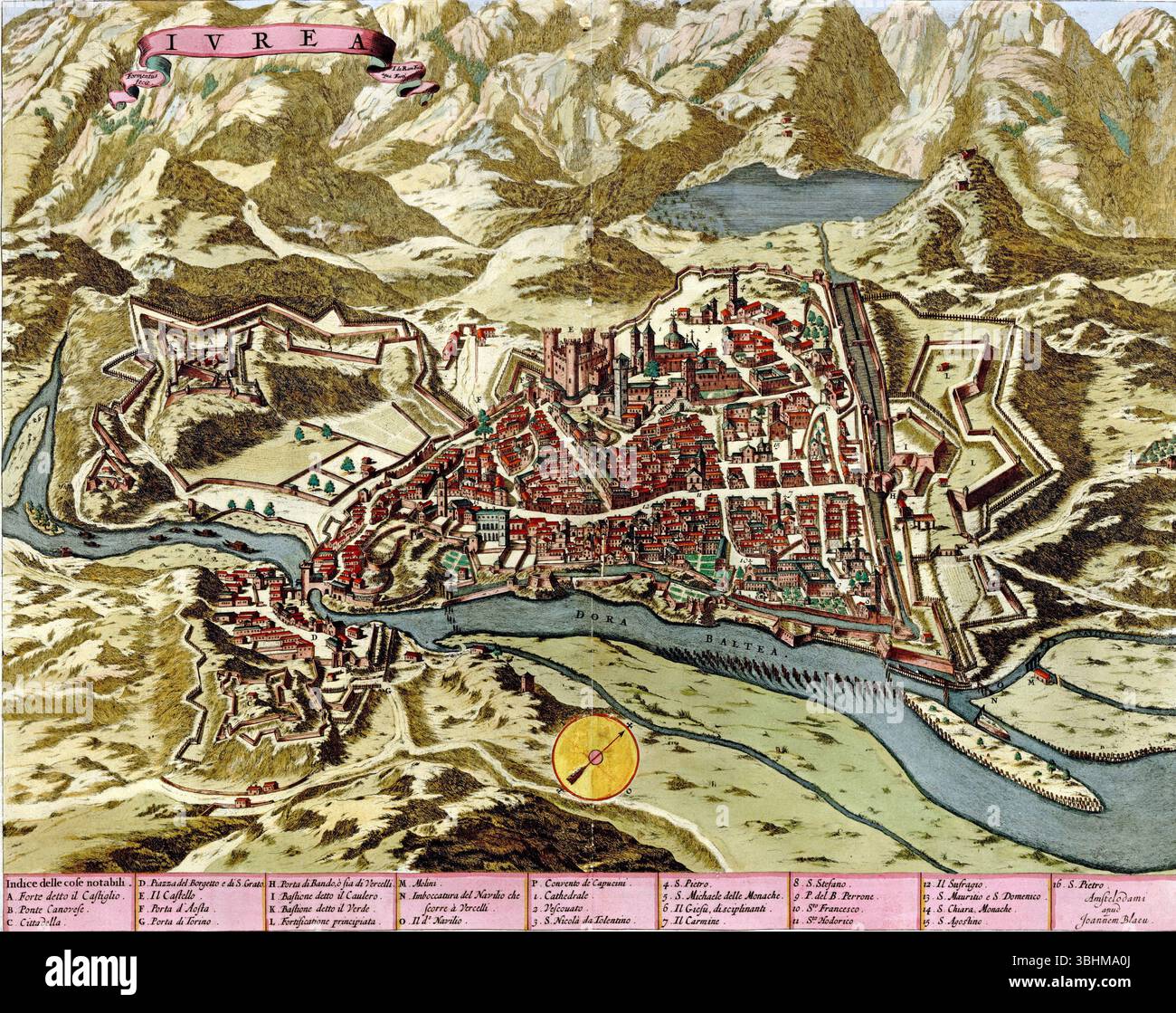 Antica mappa di Ivrea, Italia, raffigurante fortificazioni, edifici, il fiume Dora Baltea e le colline circostanti, rivelando la pianificazione urbana storica. S Foto Stock