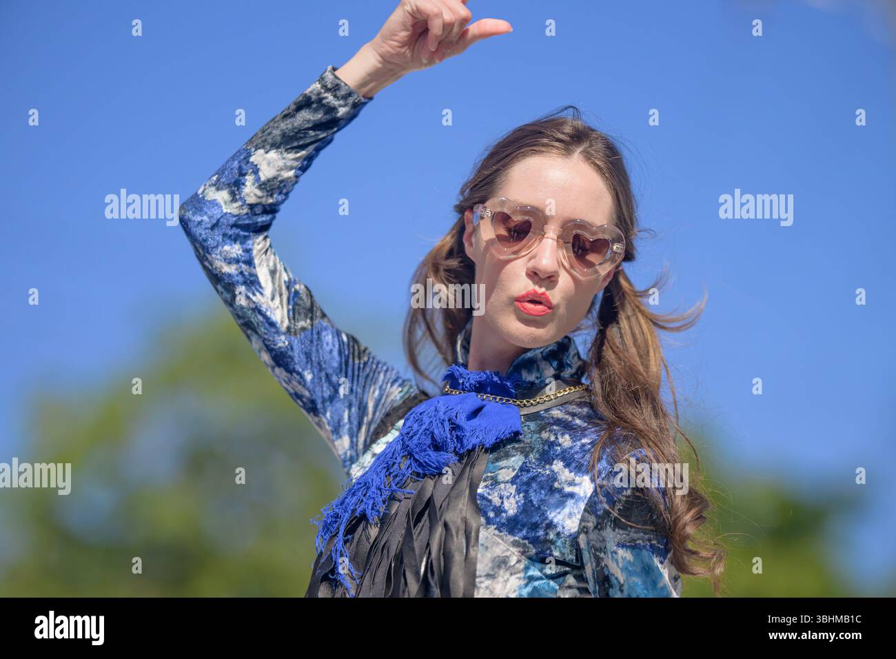JAC by Jacqueline Conoir, sfilata di moda, giornata italiana, Vancouver, British Columbia, Canada Foto Stock