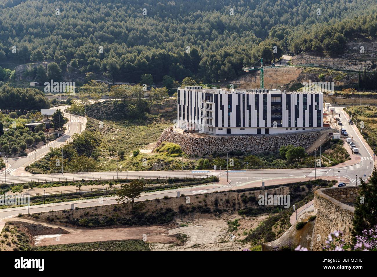 Edificio in costruzione della residenza senior nella città di Chinchilla de Montearagon, provincia di Albacete, Castiglia la Mancha, Spagna, Europa. Foto Stock