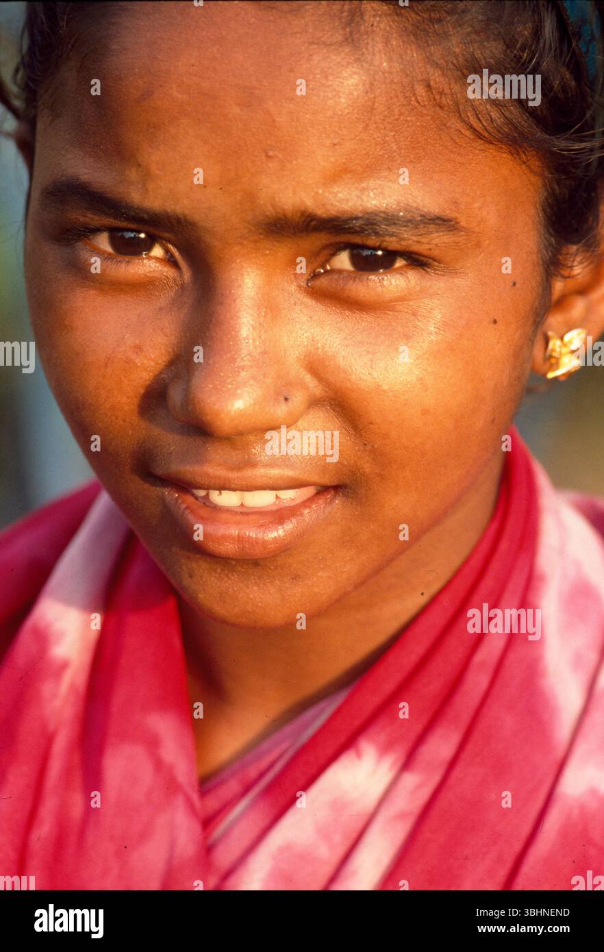 Ritratto di una ragazza a Kolkata, India, 2001 Foto Stock