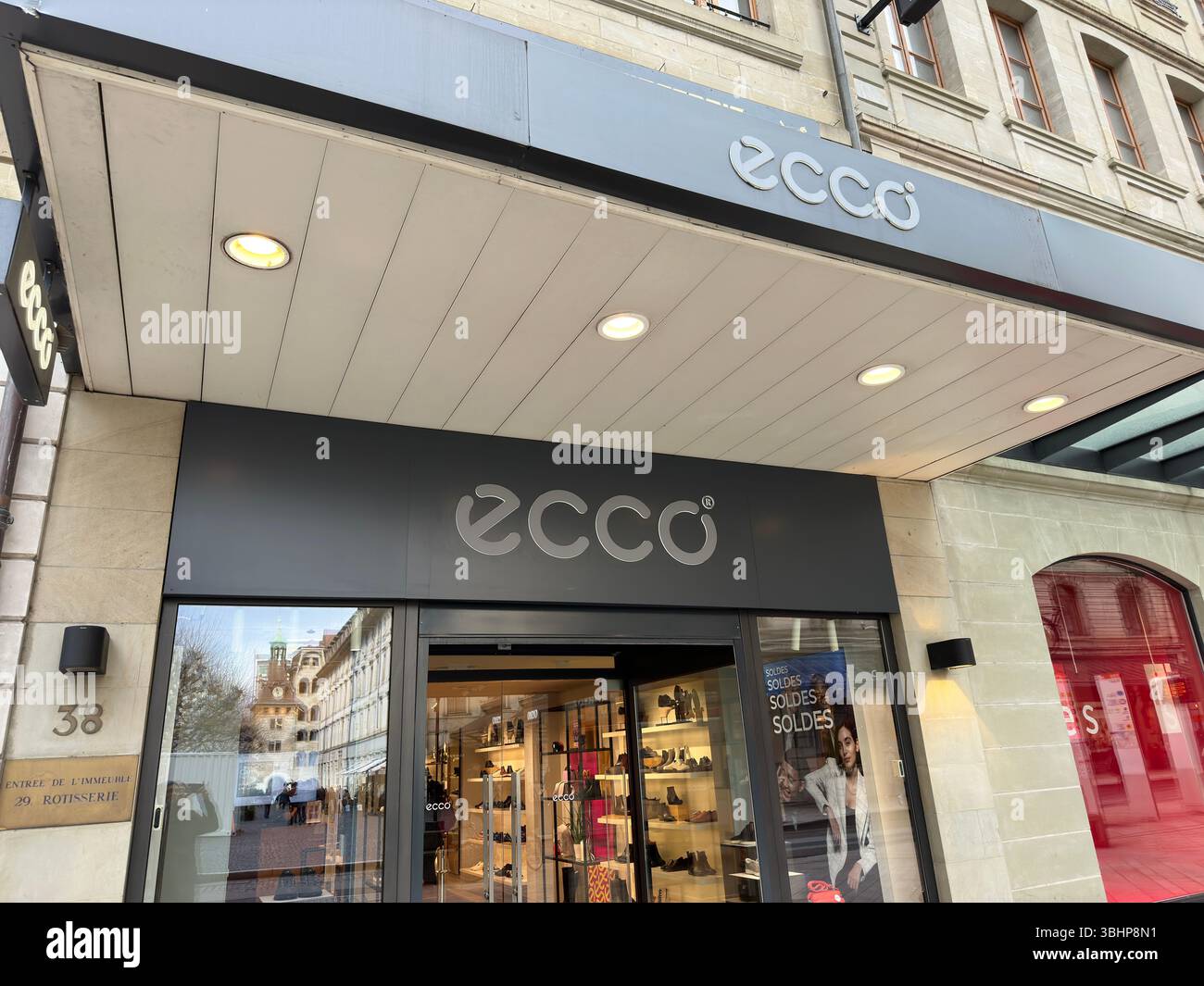 Ginevra, Svizzera -- 12 gennaio 2023: Ecco store. Ecco è un produttore e rivenditore danese di scarpe. Foto Stock