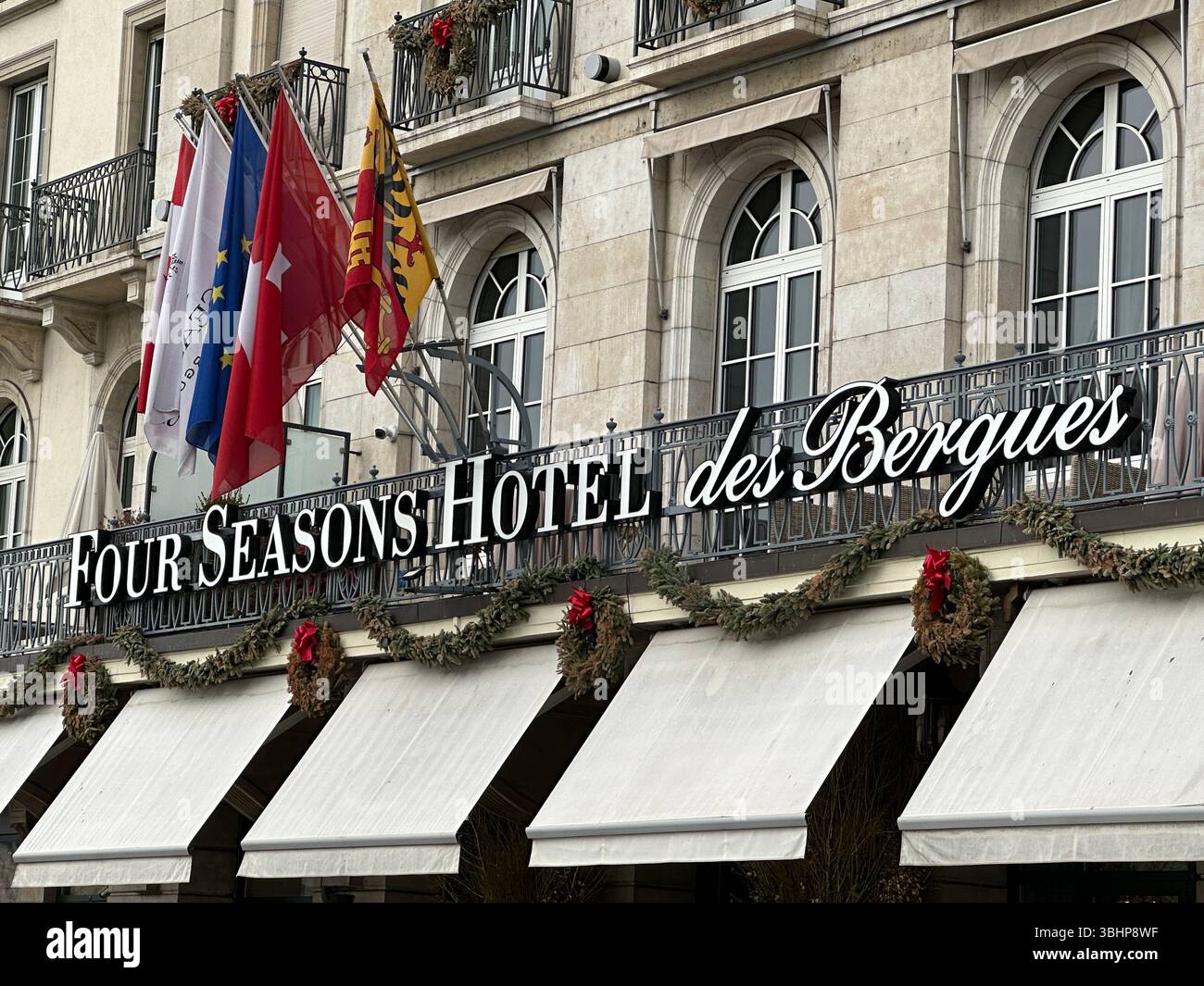 Ginevra, Svizzera - 12 gennaio 2023: Four Seasons Hotel des Bergues a Ginevra. Foto Stock