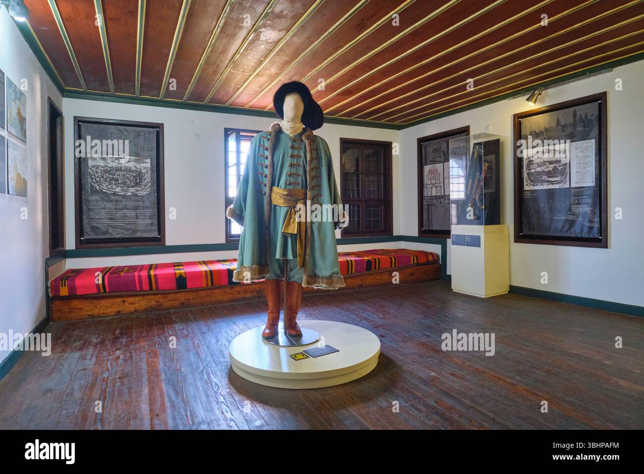 Un esempio di tipico guardaroba reale e nobile, abiti del periodo. All'ungherese in esilio, Rakoczi House Museum di Tekirdag, Turchia. Foto Stock