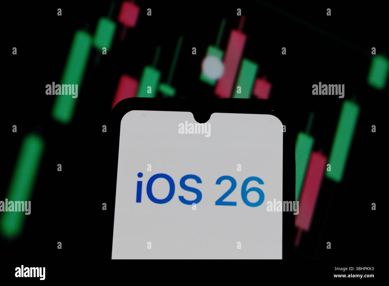In questa immagine, il logo Apple iOS 26 viene visualizzato sullo schermo di uno smartphone. (Foto di Algi February Sugita / SOPA Images/Sipa USA) *** esclusivamente a scopo editoriale *** Foto Stock