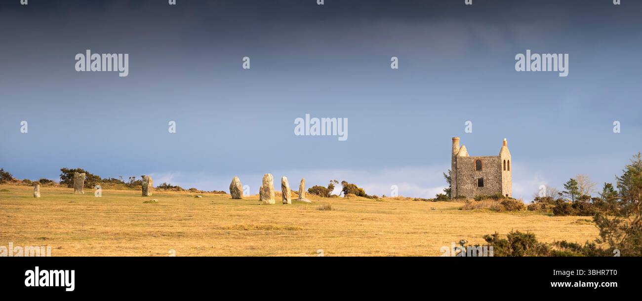 Un'immagine panoramica di alcune delle pietre in piedi di un cerchio di pietre del tardo Neolitico o della prima età del bronzo. Uno dei tre cerchi conosciuti come Hurlers su B. Foto Stock