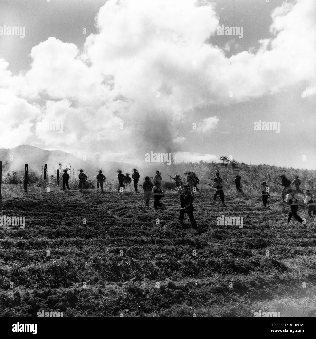 All'inizio degli anni '1980 truppe cinesi della Guerrilla in azione durante la guerra sino-vietnamita sul campo di battaglia di confine Foto Stock