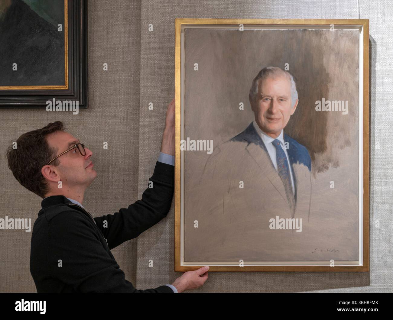 The fine Art Commissions Gallery, Londra, Regno Unito. 11 giugno 2025. Rountree Tryon e la galleria fine Art Commissions presentano quattro generazioni di ritratti della famiglia reale britannica per Classic Art London (23 giugno-4 luglio). Le opere includono: Simon Watkins (B. 1988). Bozzetto di lavoro del re Carlo III, 2024, per un ritratto commissionato dalla Worshipful Company of Weavers. Crediti: Malcolm Park/Alamy Live News Foto Stock