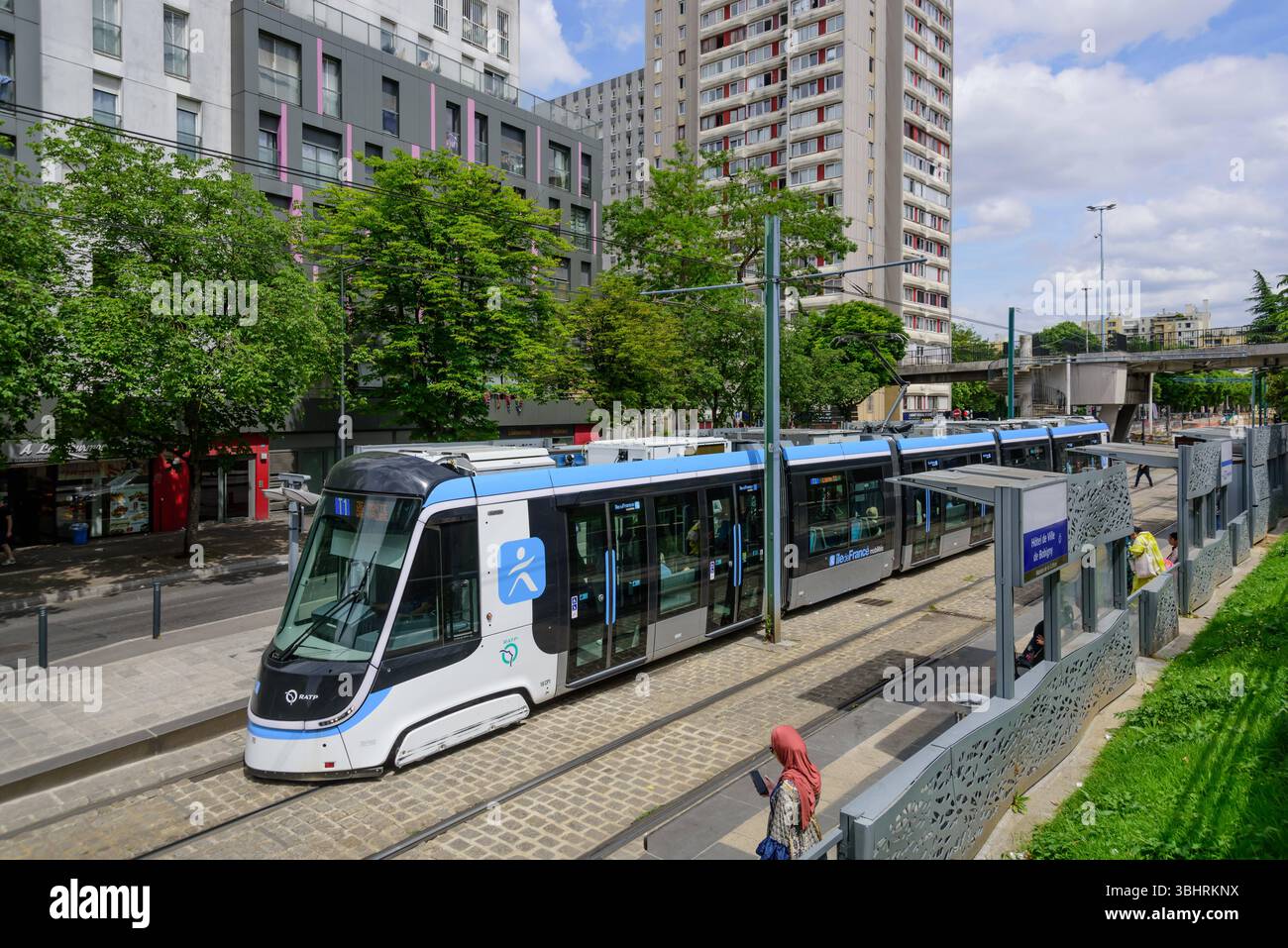 Bobigny bei Paris, moderne Straßenbahnlinie T1 // Bobigny vicino a Parigi, moderna Tramway Linie T1 *** Bobigny vicino a Parigi, moderna Tramway linea T1 Bobigny n Foto Stock