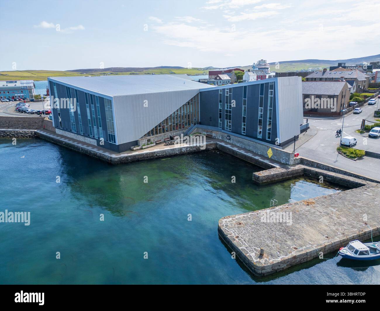 Mareel Arts and Music Venue a Lerwick, Shetland, accanto al lungomare. Un hub per film, musica dal vivo, mostre ed eventi creativi della comunità. Foto Stock