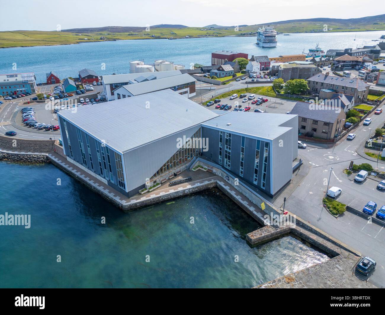 Mareel Arts and Music Venue a Lerwick, Shetland, accanto al lungomare. Un hub per film, musica dal vivo, mostre ed eventi creativi della comunità. Foto Stock