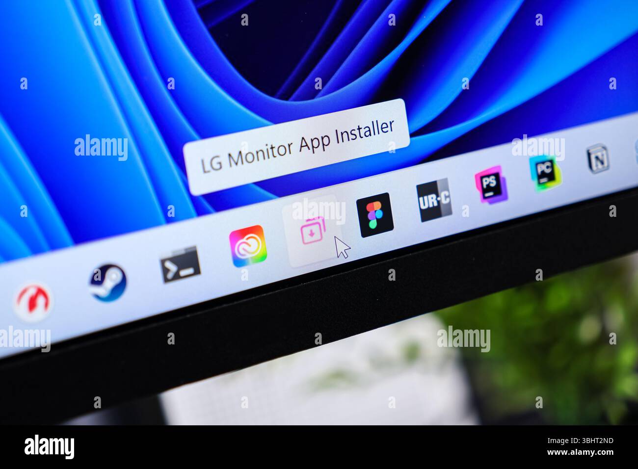Poznan, Polonia - 6 giugno 2025: Applicazione LG monitor App Installer visualizzata in modo preminente su uno schermo Windows 11, che mostra la configurazione e il sistema digitali Foto Stock