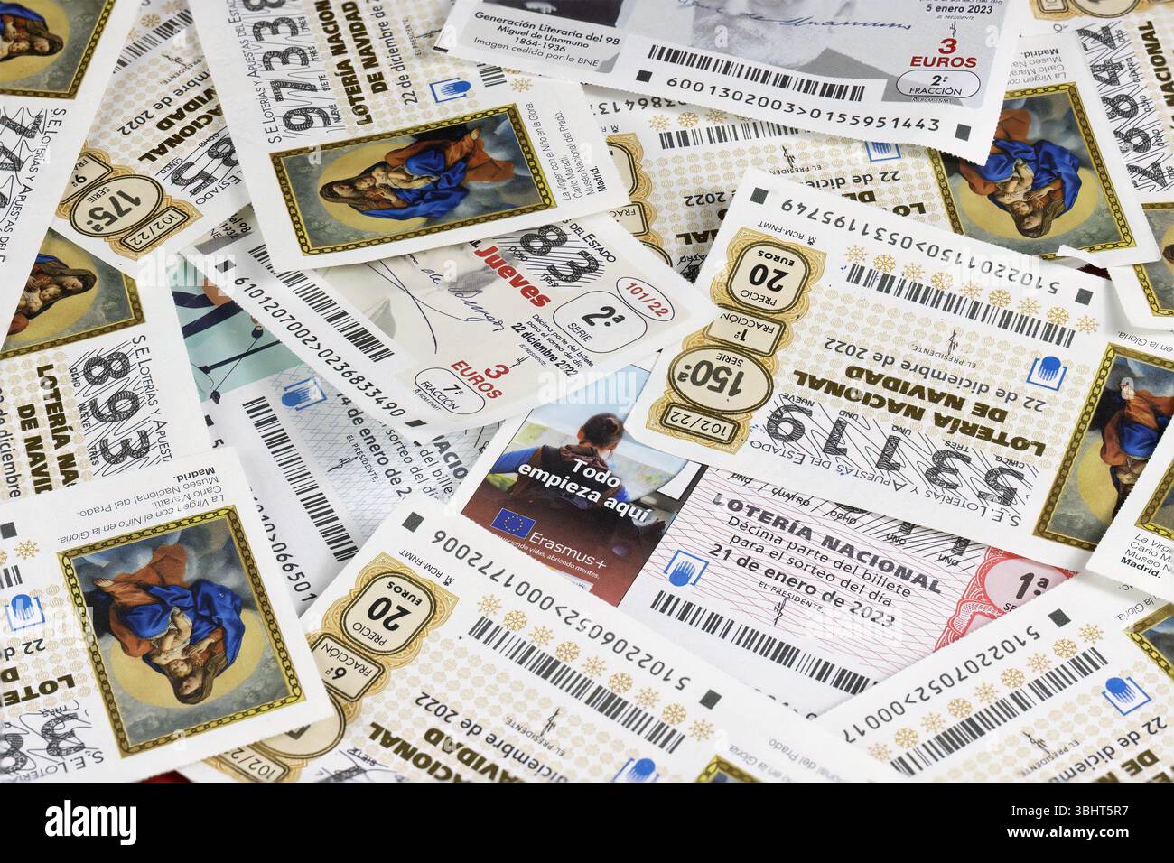 Teruel, Spagna, 08-01-2023, collezione di biglietti della lotteria nazionale spagnola, inclusa estrazione natalizia Foto Stock