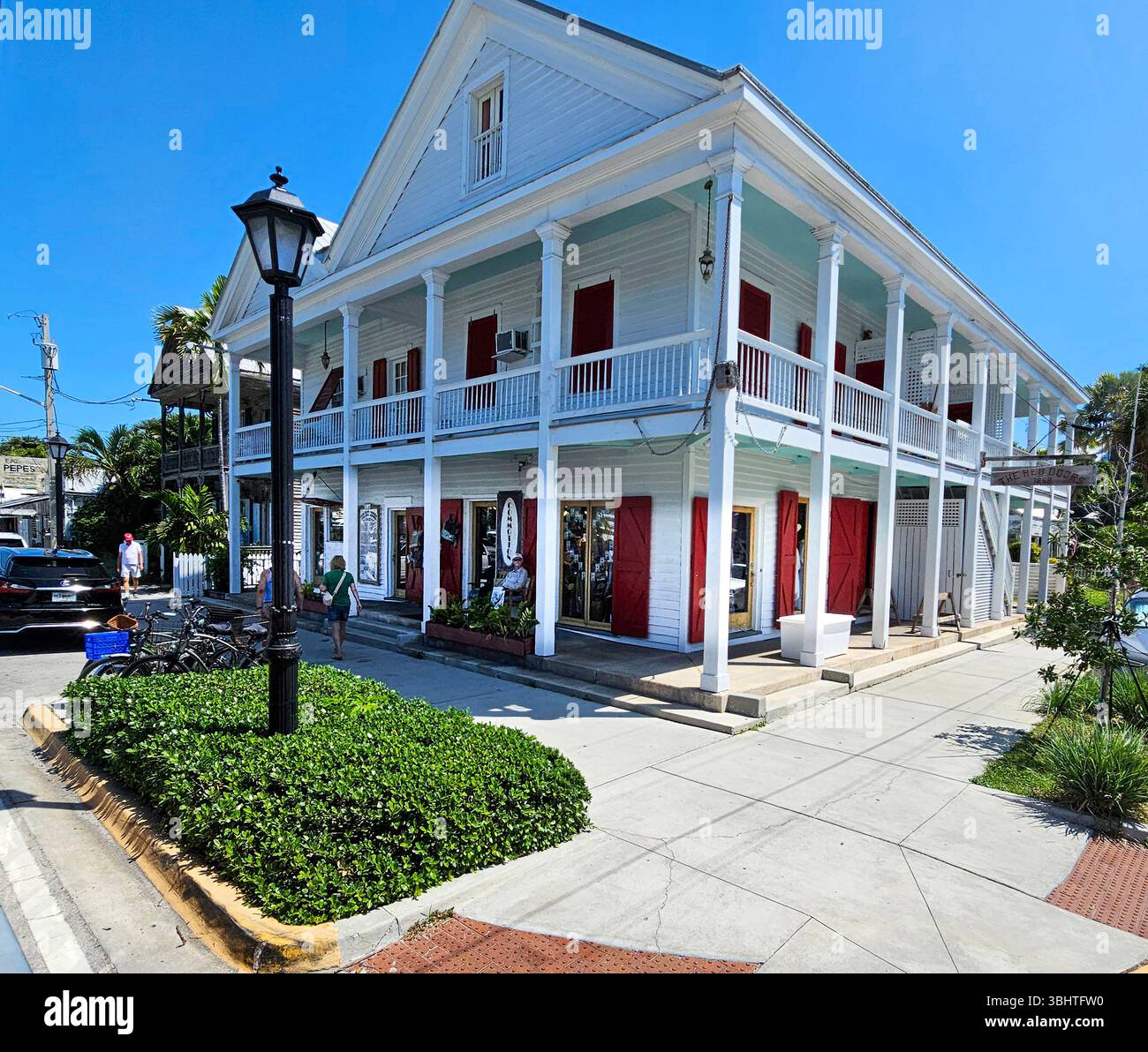 Red Doors Saloon, o The Bucket of Blood, era un famoso bar di Key West durante il XX secolo. Fu costruito nel 1868. - Immagine stock catturata con smartphone