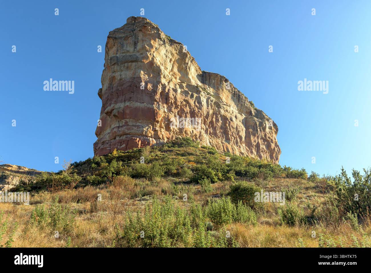 Il Titanic Rock, una collina di arenaria fuori Clarens, come si vede dal Titanic Trail. Foto Stock