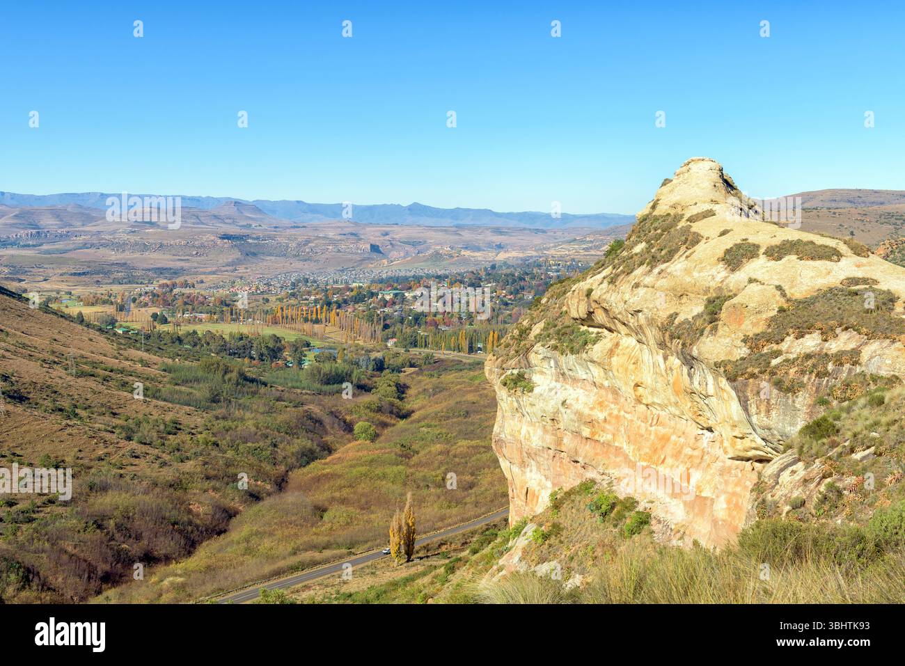 Clarens visto dalla cima del Titanic Rock, una collina di arenaria fuori Clarens Foto Stock