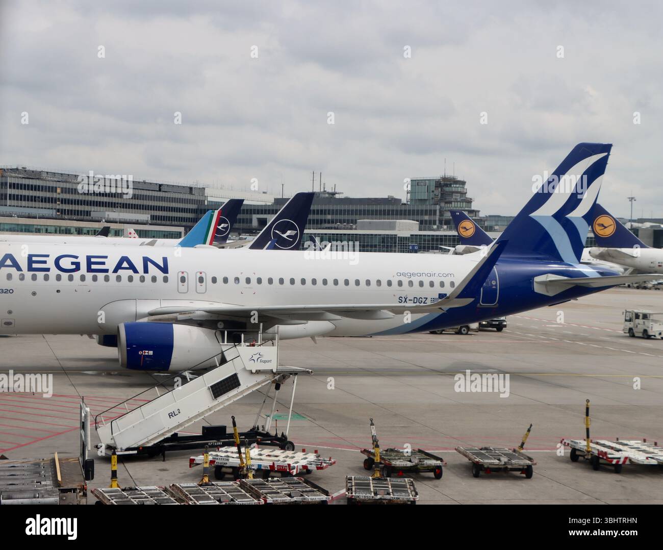 Le compagnie aeree dell'Egeo atterrano al gate dell'aeroporto internazionale di Francoforte il 31 maggio 2025 Foto Stock