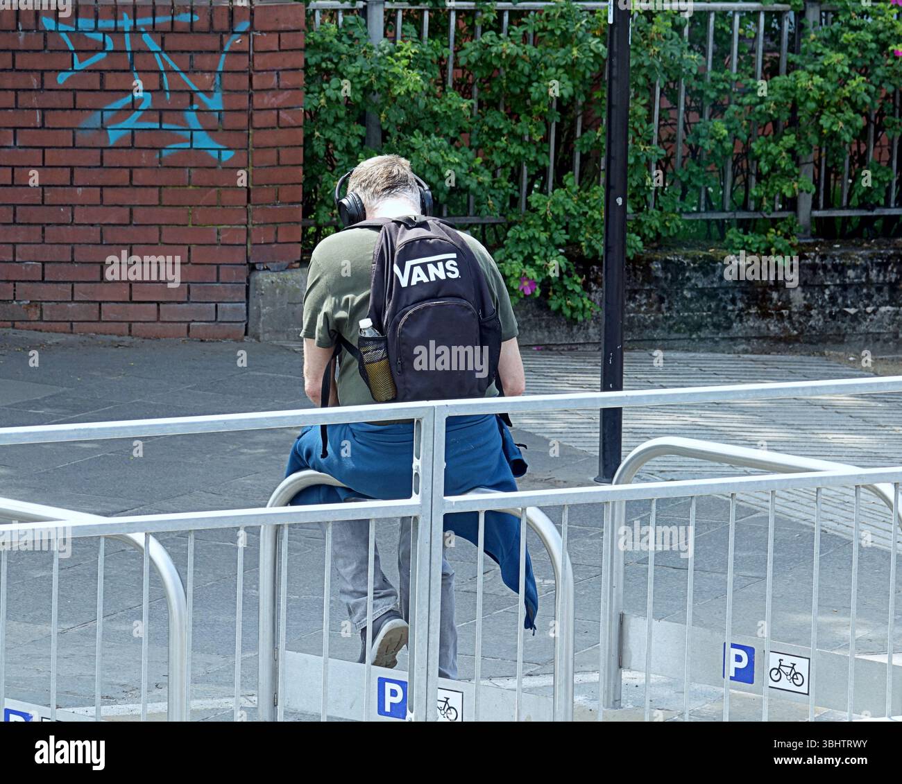 Glasgow, Scozia, Regno Unito. 11 giugno 2025. Meteo nel Regno Unito: Il sole ha visto aumentare le temperature quando l'estate appare nel centro della città. Credit Gerard Ferry/Alamy Live News Foto Stock