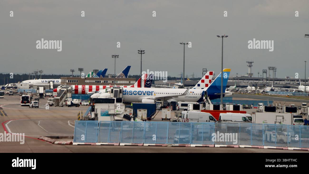 Scoprite le compagnie aeree, Condor e United Airlines sull'asfalto all'aeroporto internazionale di Francoforte 31 maggio 2025 Foto Stock