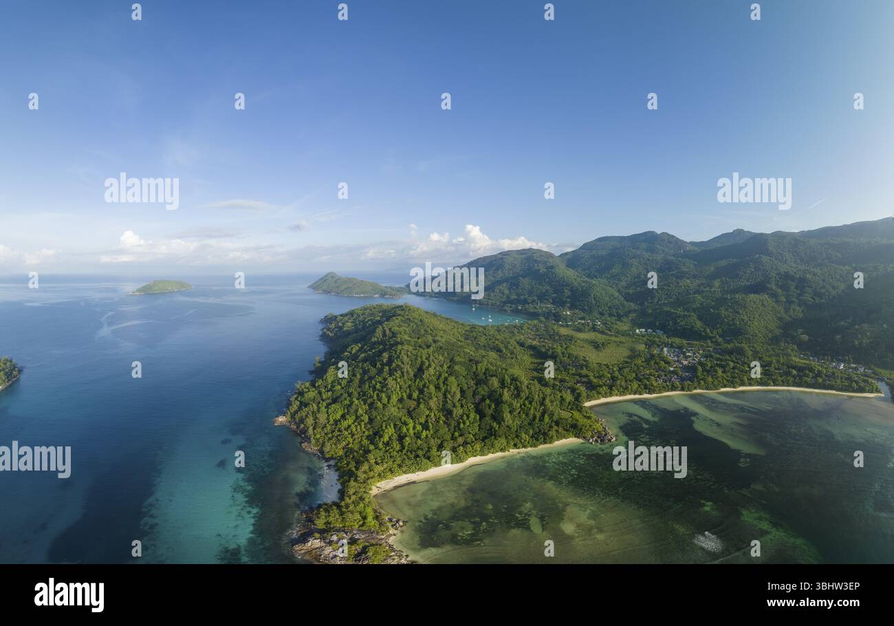 Vista aerea, seychellen, Mahe, Port Glaud e Port launay Beach, Port Glaud, Seychellen Foto Stock