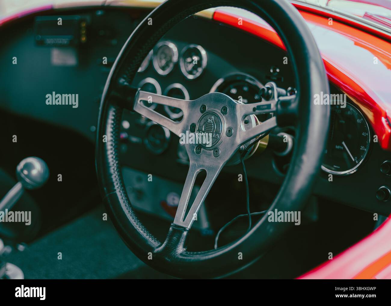 Interni di un AC Cobra al London Concours Classic Car Show 2025 Foto Stock