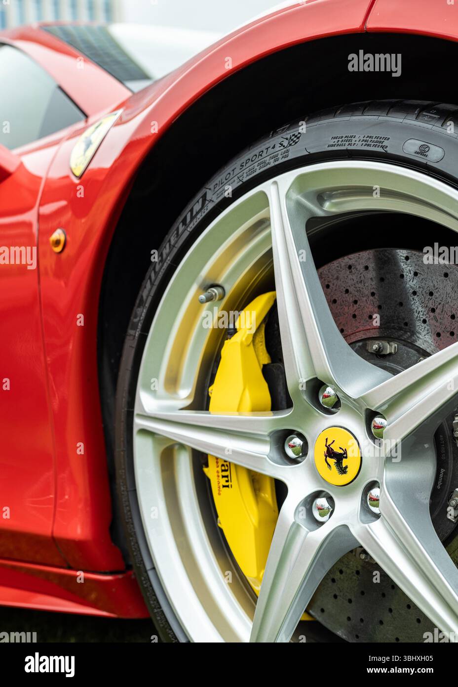 Una Ferrari al London Concours Classic Car Show 2025 Foto Stock