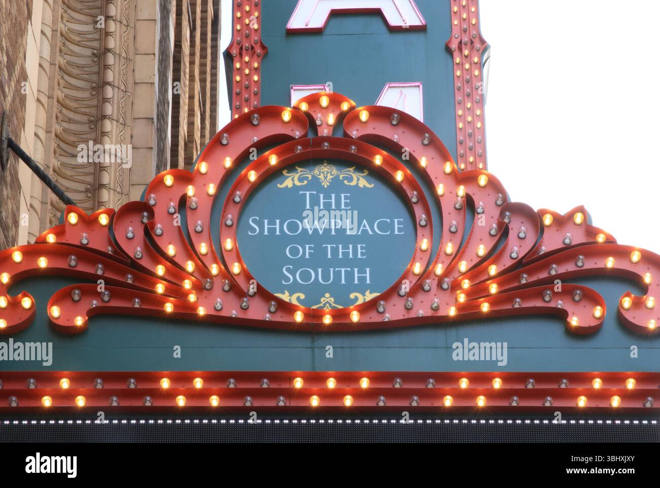 L'Alabama Theatre, aperto nel 1927, con un design spagnolo/moresco di Graven & Mayger di Chicago, noto come il fiore all'occhiello del Sud con il suo organo. Foto Stock