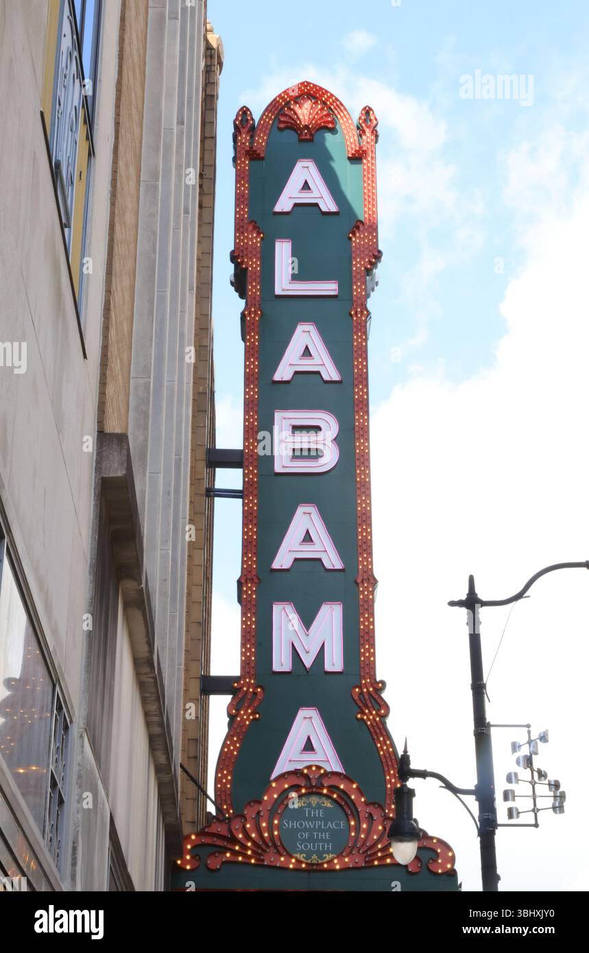 L'Alabama Theatre, aperto nel 1927, con un design spagnolo/moresco di Graven & Mayger di Chicago, noto come il fiore all'occhiello del Sud con il suo organo. Foto Stock
