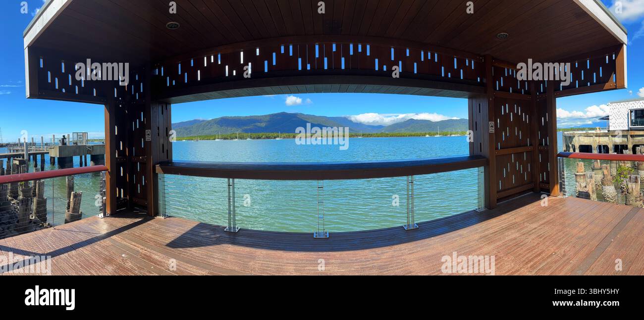 Vista panoramica su Trinity Inlet, Cairns, Queensland, Australia. Nessuna PR - Immagine stock catturata con smartphone