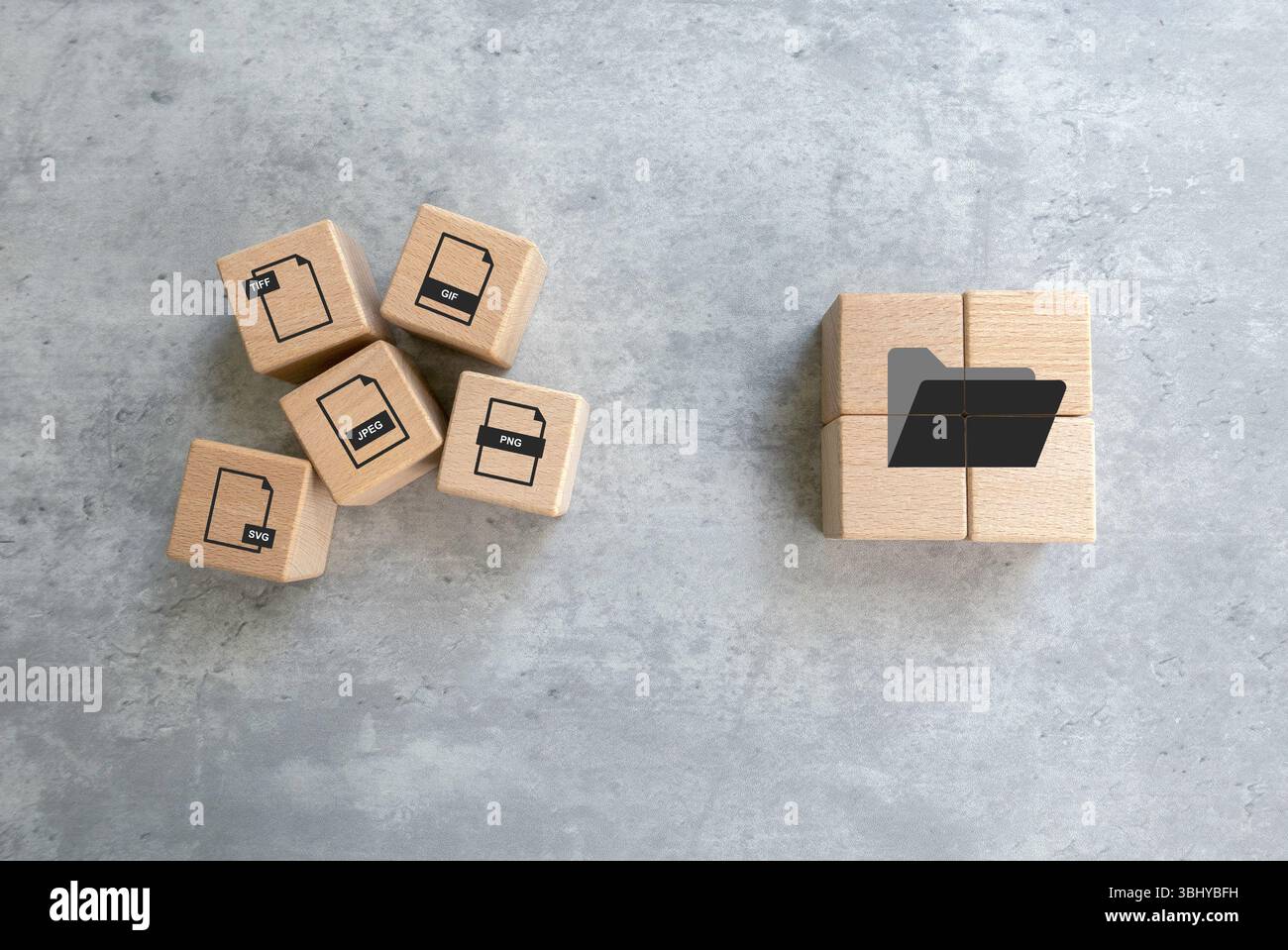 Un gruppo di file di icone (PNG, TIFF, JPEG, GIF, SVG) separato da un'icona di cartella - Una rappresentazione visiva dei formati di file organizzati per facilitare l'accesso e M. Foto Stock