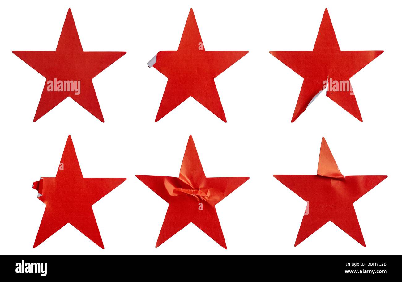 Un set di etichette adesive in carta a forma di stella rossa isolate su sfondo bianco. Foto Stock