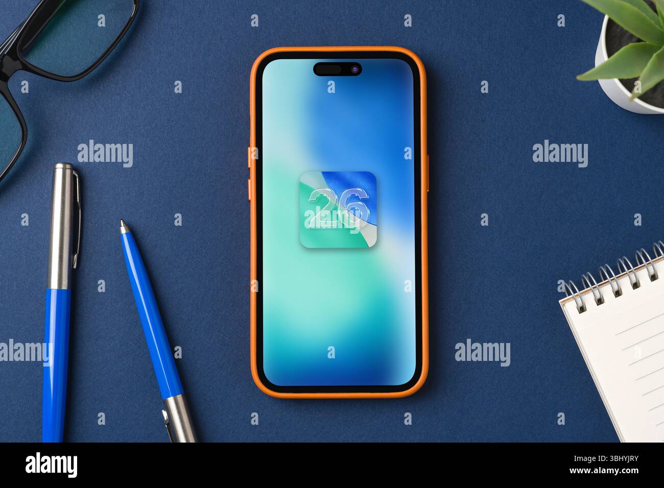 Antalya, Turchia - 12 giugno 2025: Schermo iPhone 16 Pro con il nuovo logo iOS 26, verrà rilasciato il prossimo sistema operativo per gli smartphone Apple Foto Stock