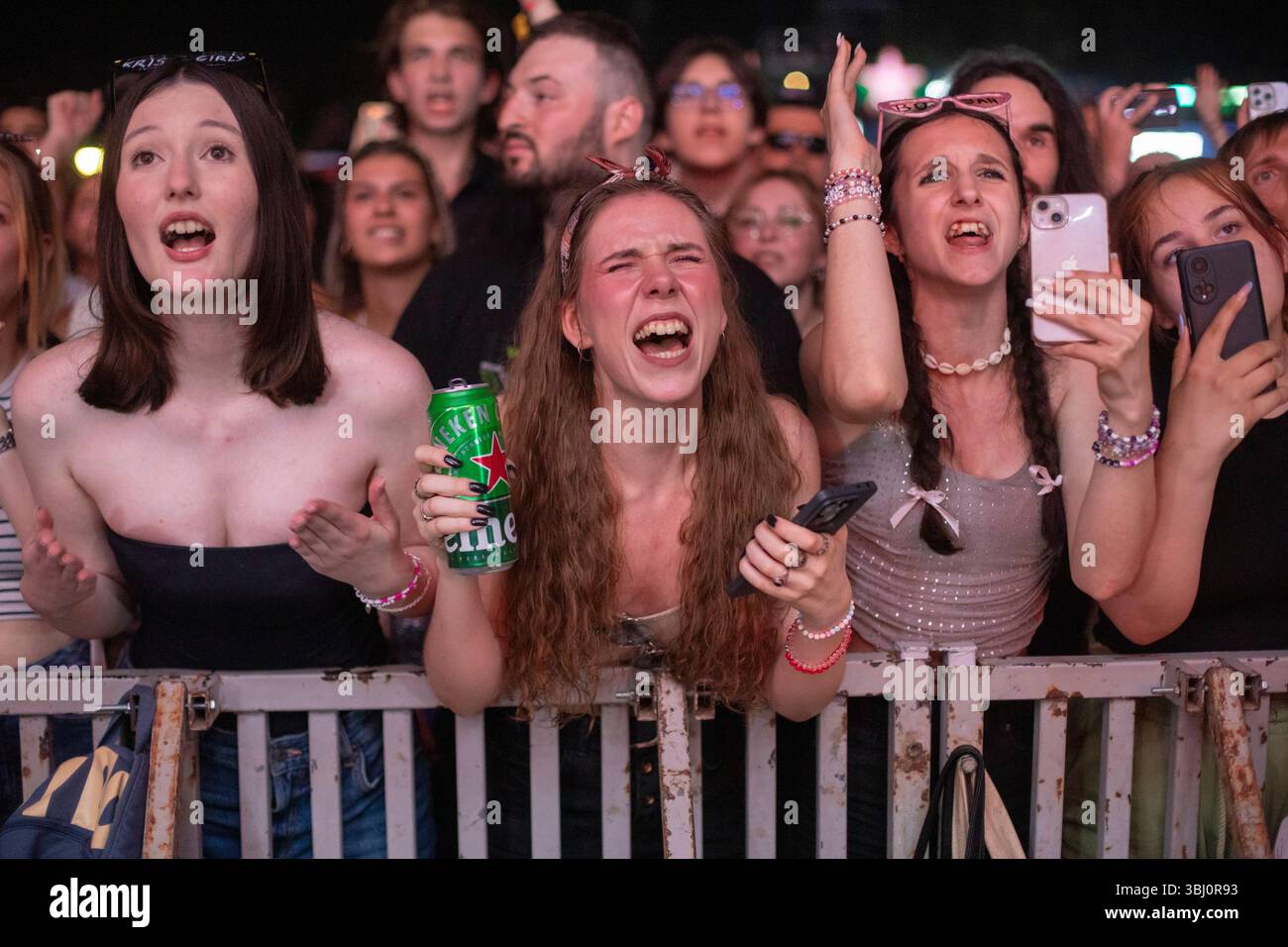 Novi Sad, Serbia. 12 luglio 2024. Gli spettatori partecipano al festival musicale EXIT presso la Fortezza Petrovaradin di Novi Sad, Serbia, il 12 luglio 2024. (Foto di Maxim Konankov/NurPhoto) credito: NurPhoto SRL/Alamy Live News Foto Stock