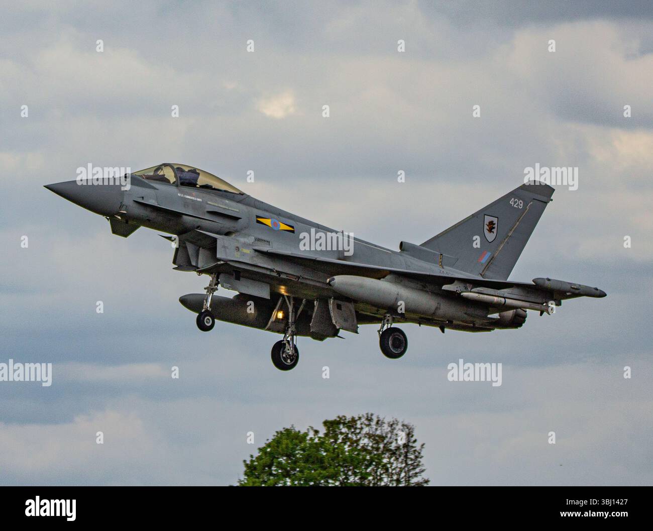 Eurofighter Typhoon, 29 Squadron RAF, atterrando a RAF Coningsby Foto Stock
