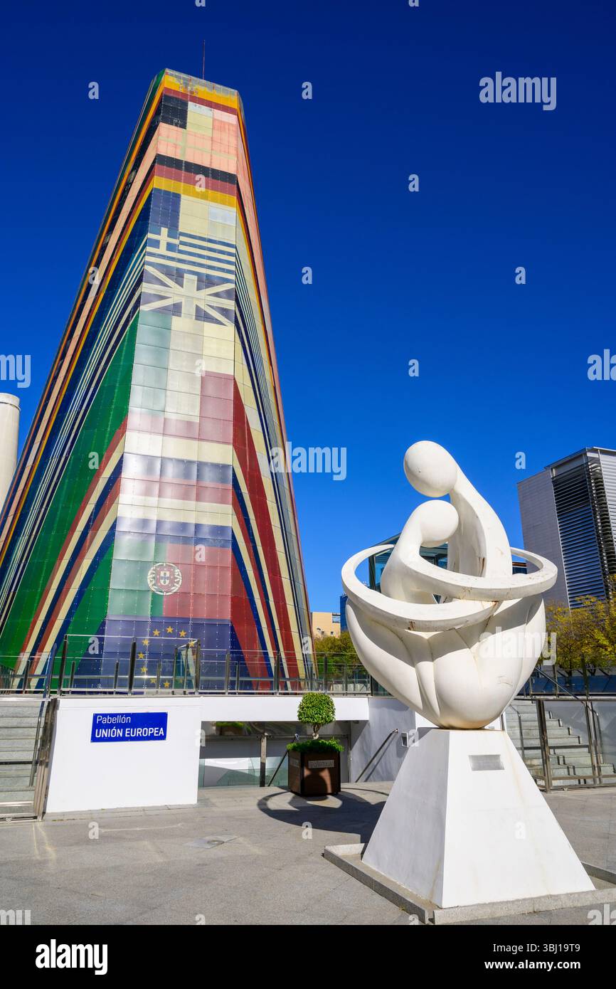 Il Pabellon de Europa sulla Isla de la Cartuja, sede dell'Expo '92 di Siviglia, era il modo della Spagna di mostrare tutto ciò che aveva realizzato negli anni '1980 Foto Stock