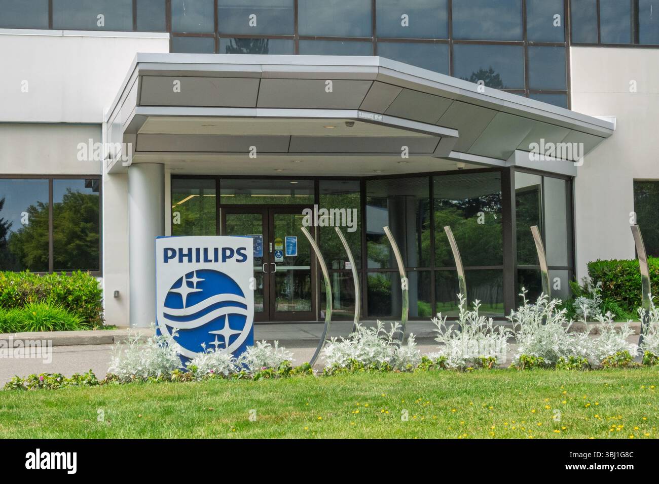 BOTHELL, WA, USA, 25 MAGGIO 2025: Centro assistenza regionale Philips Healthcare e logo del marchio. Foto Stock