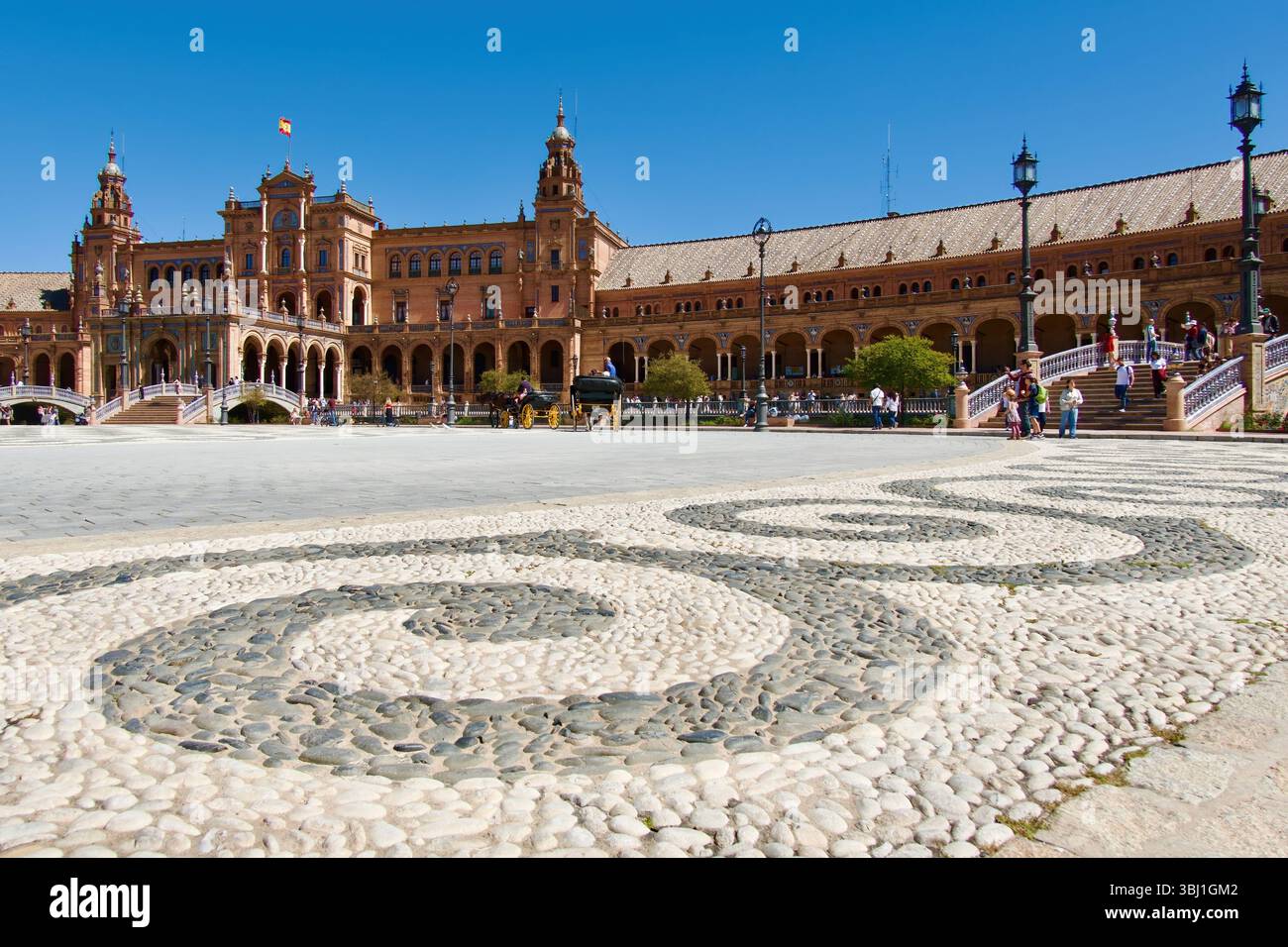 Costruito nel 1928 per l'esposizione Ibero-americana del 1929 Plaza de España decorazione in pietra a motivi geometrici Maria Luisa Park Siviglia Andalusia Spagna Europa Foto Stock