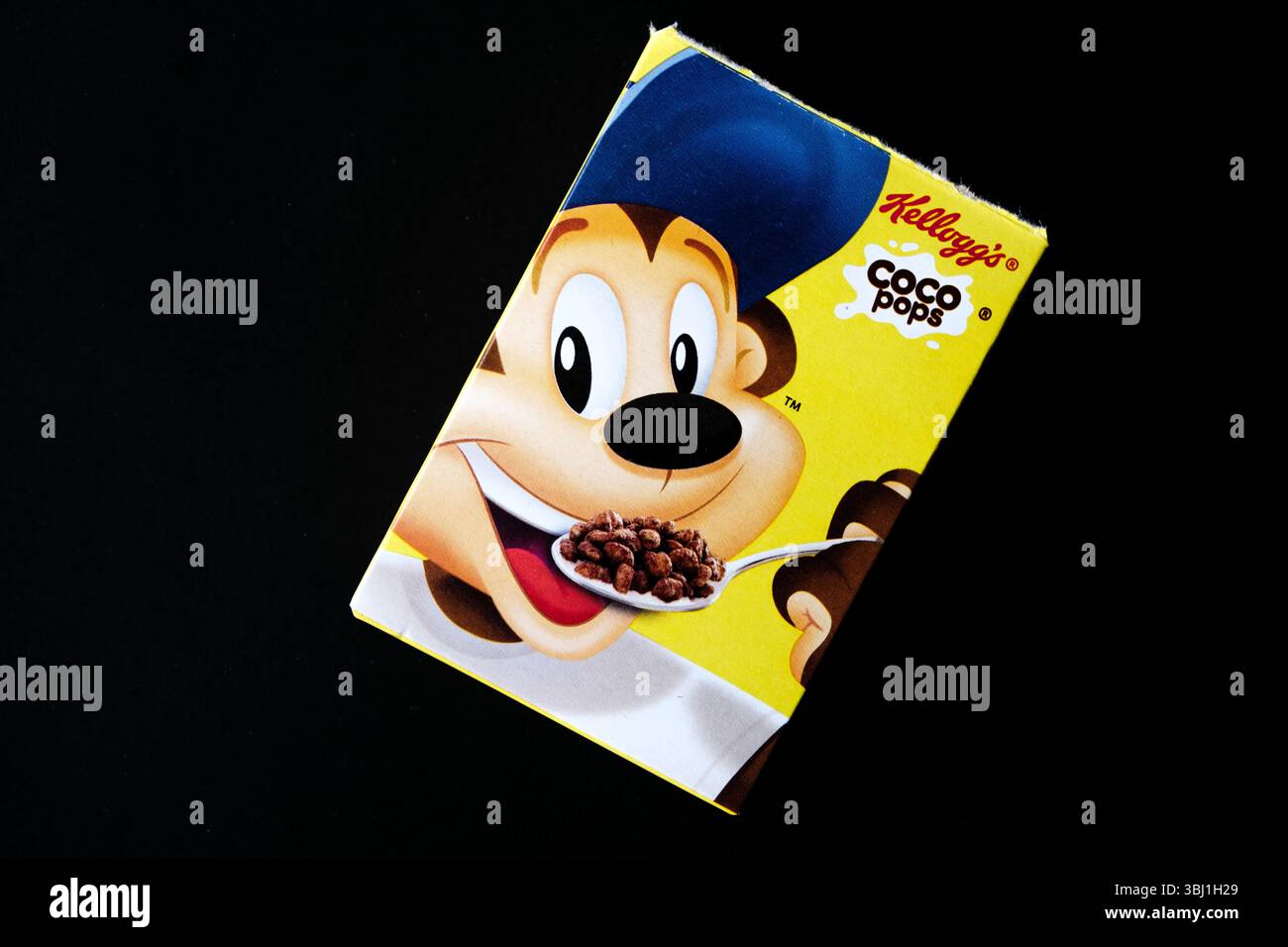 Londra Regno Unito, 12 giugno 2025, pacchetto di cereali Classic Kelloggs Coco Pops Breakfast Foto Stock