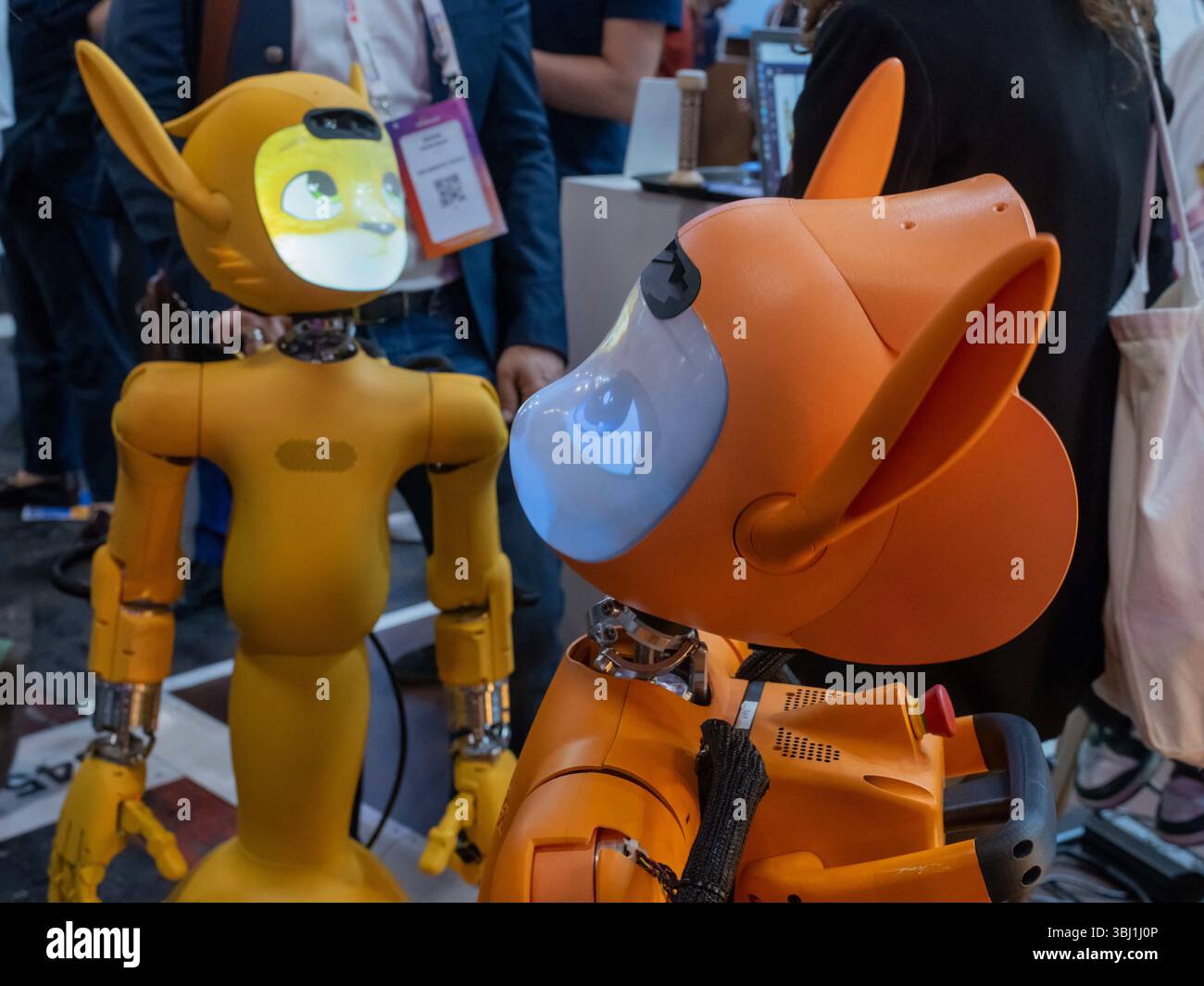 Parigi, Francia. 12 giugno 2025. Enchanted Tools Mirokai robot durante la 9a edizione del Vivatech, a Parigi, in Francia, il 12 giugno 2025. La startup francese Enchanted Tools sta introducendo robot con intelligenza artificiale. Foto di Mario Fourmy/ABACAPRESS.COM credito: Abaca Press/Alamy Live News Foto Stock