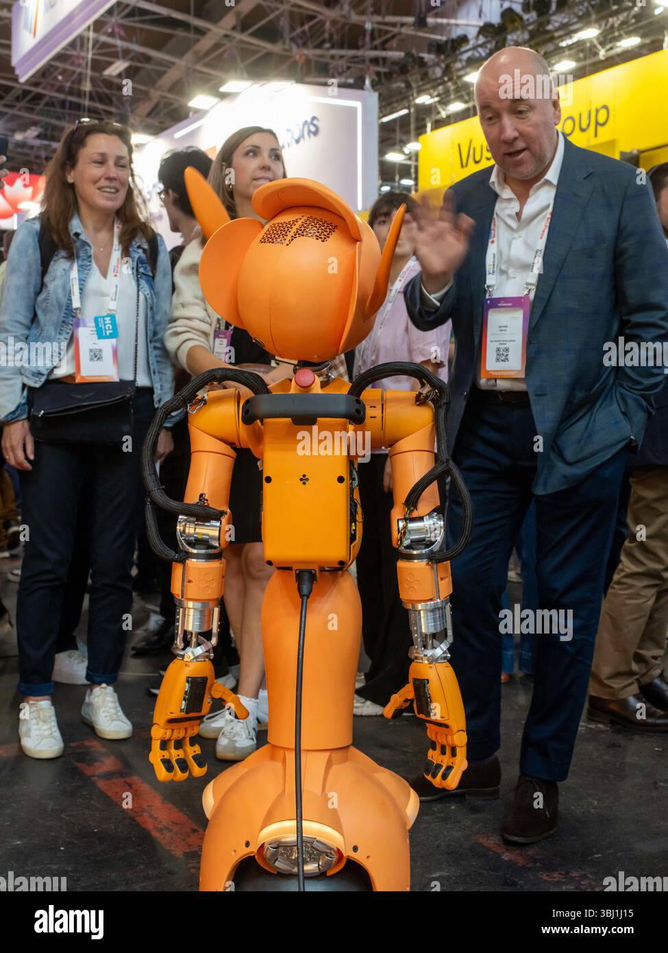 Parigi, Francia. 12 giugno 2025. Enchanted Tools Mirokai robot durante la 9a edizione del Vivatech, a Parigi, in Francia, il 12 giugno 2025. La startup francese Enchanted Tools sta introducendo robot con intelligenza artificiale. Foto di Mario Fourmy/ABACAPRESS.COM credito: Abaca Press/Alamy Live News Foto Stock