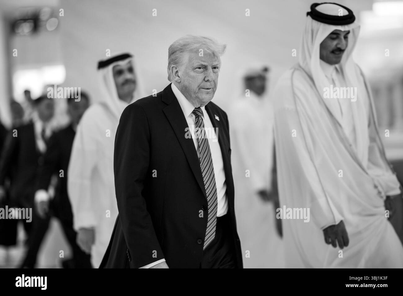 Il presidente Donald Trump partecipa alla cerimonia di firma e allo scambio di accordi con Amir dello Stato del Qatar Sheikh Tamin bin Hamad al Thani, noi Foto Stock