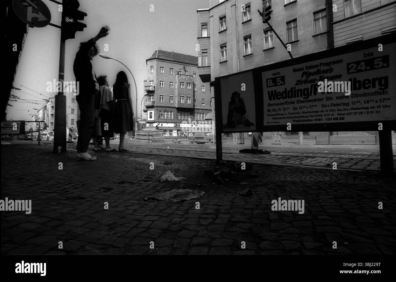 Germania, Berlino, 14 maggio 1992, Schoenhauser Allee / Dimitroffstrasse, dietro Konnopke's snack bar, n, Europa Foto Stock