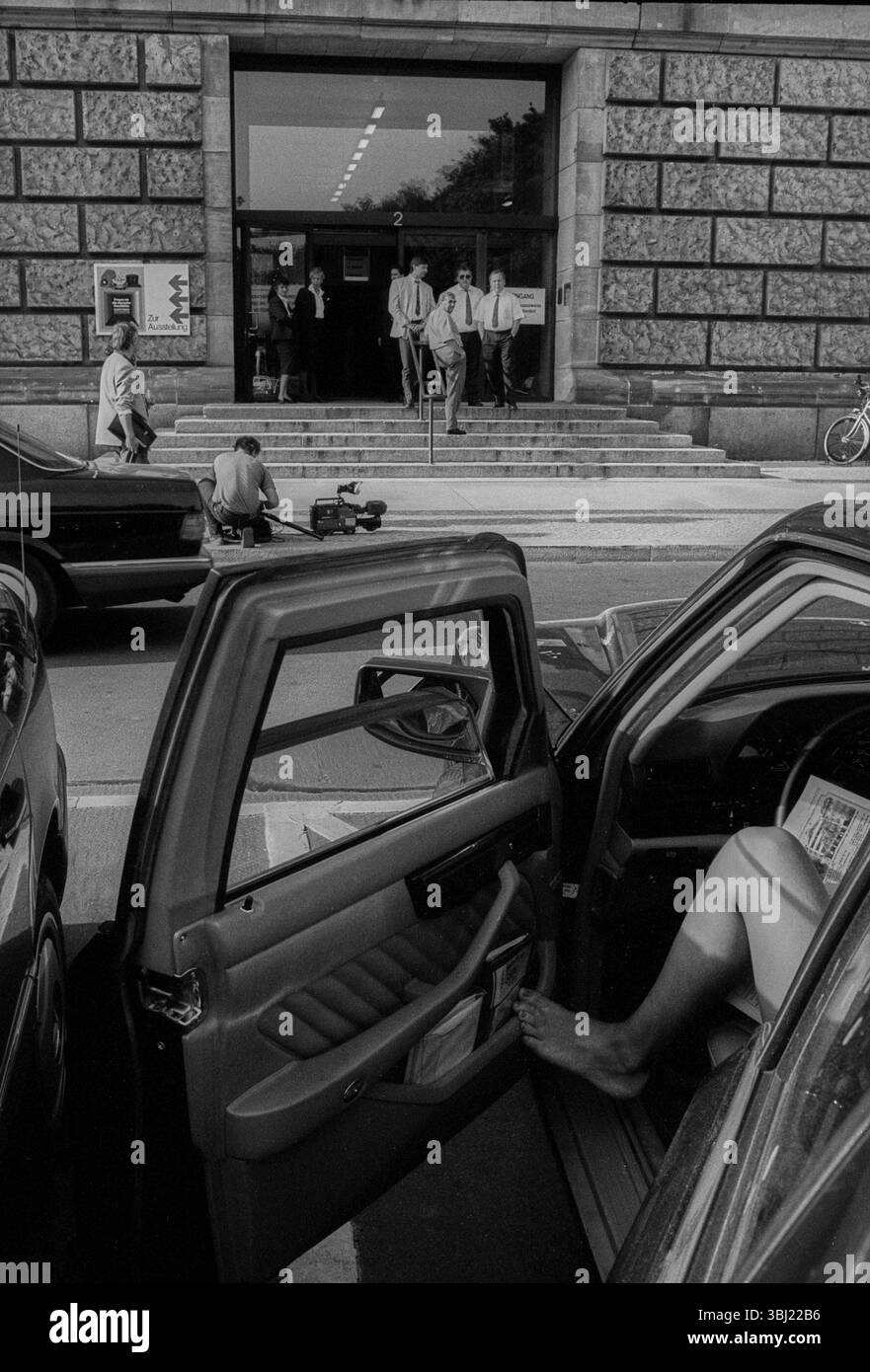 Germania, Berlino, 20 maggio 1992, edificio del Reichstag, Bundestag tedesco, flotta di veicoli, limousine, Europa Foto Stock