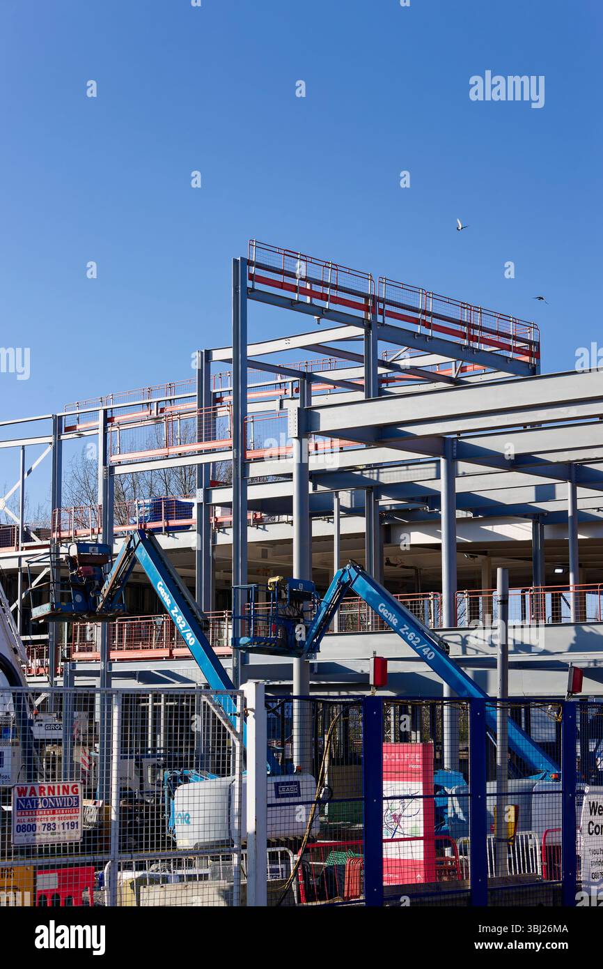 Cantiere del centro civico di Radcliffe, telaio in acciaio, rigenerazione del centro città a Greater manchester, regno unito Foto Stock