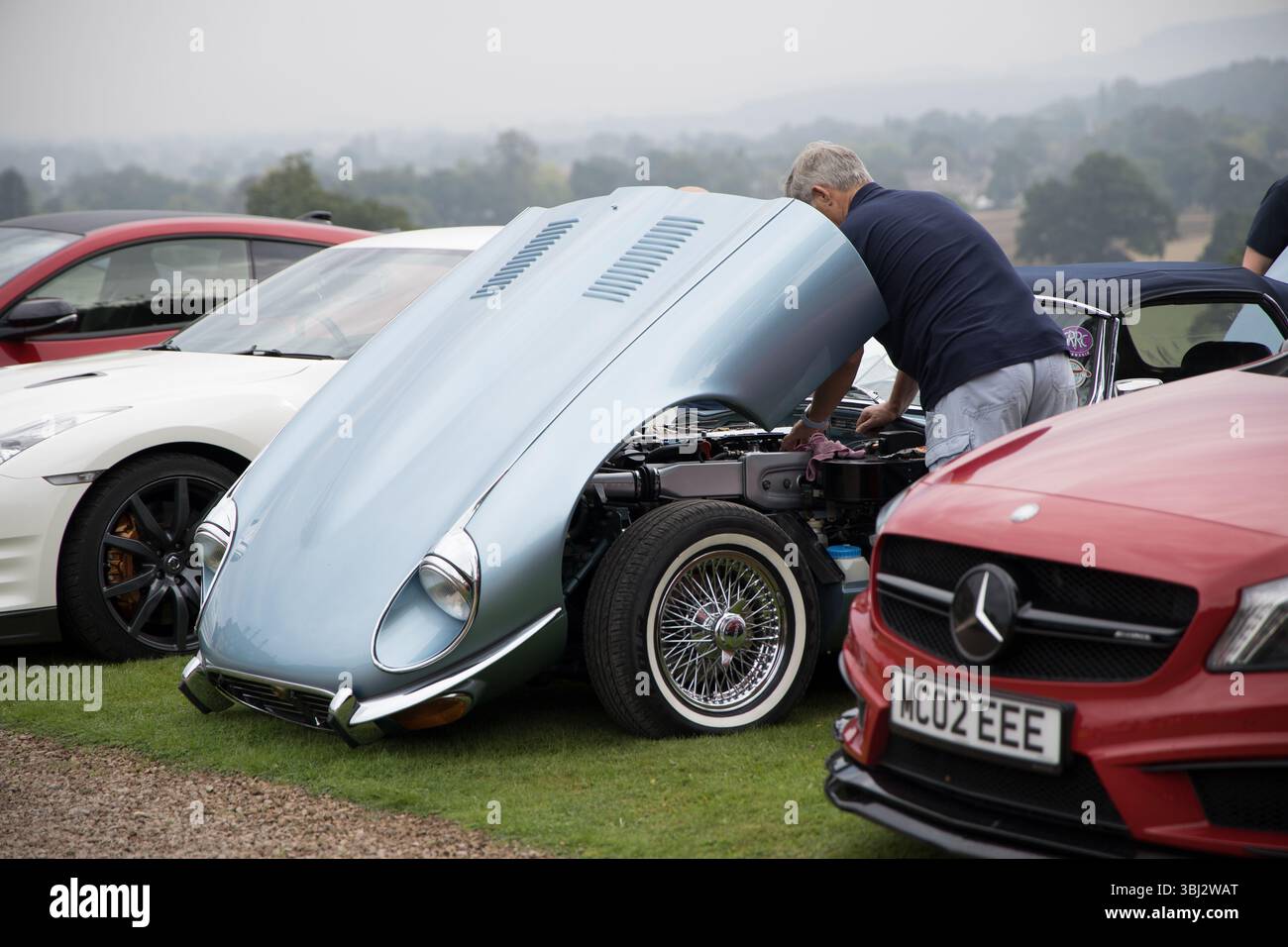 Bristol, Regno Unito - 23 agosto 2023: Jaguar e-Type, o Jaguar XK-e per il mercato nordamericano, un'auto sportiva britannica a motore medio che era MAN Foto Stock